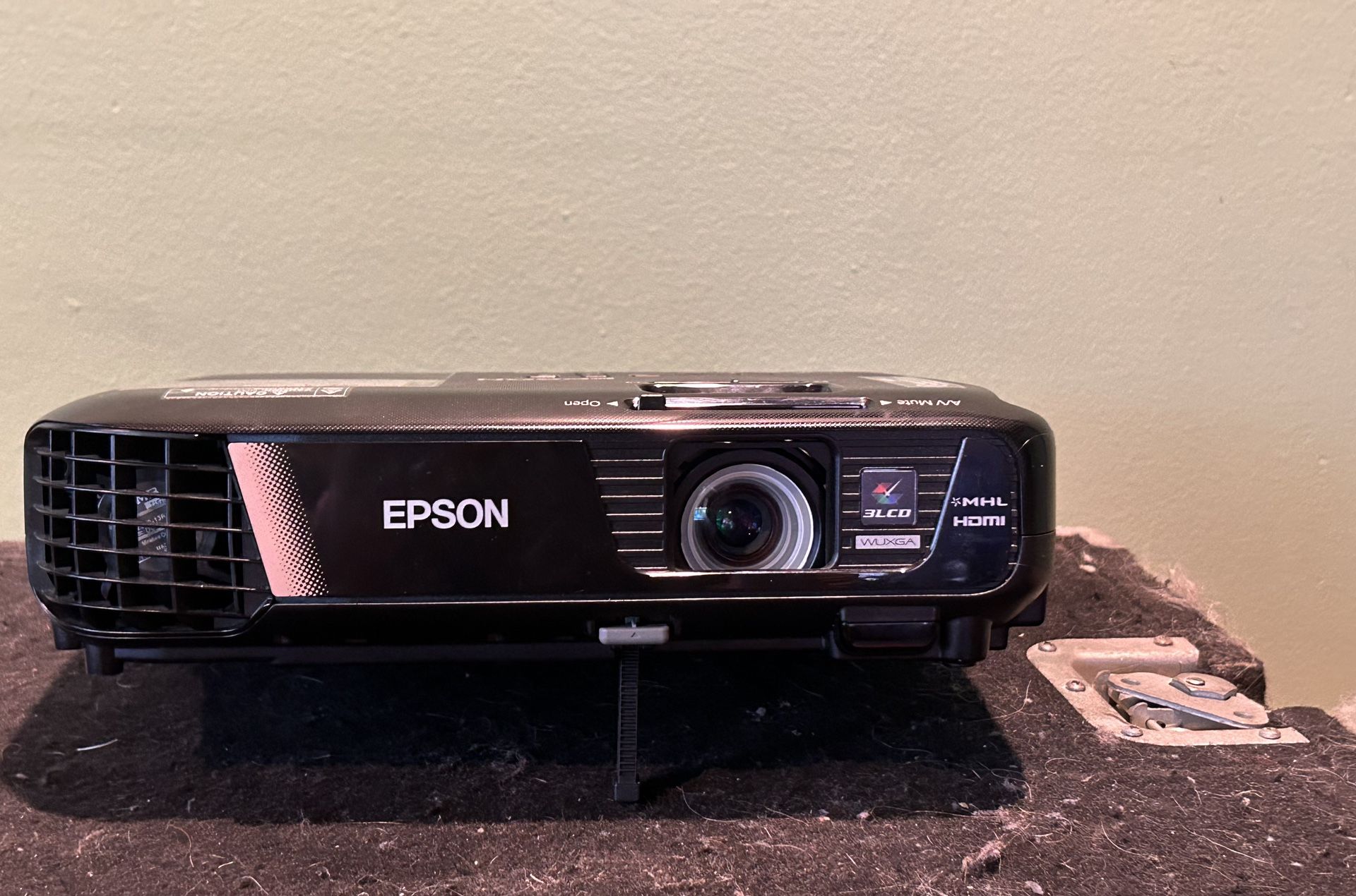 Epson EX9200 Pro WUXGA 3LCD Projector - ONLY WIRE CONNECTION