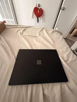 Surface Laptop 6 13.5" (2024) – Touchscreen, Ultra 7, 16GB RAM, 512GB SSD