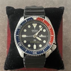 Vintage Jan 1982 Seiko Quartz Pepsi Diver Men's Watch 42mm 7548-700F Not Running