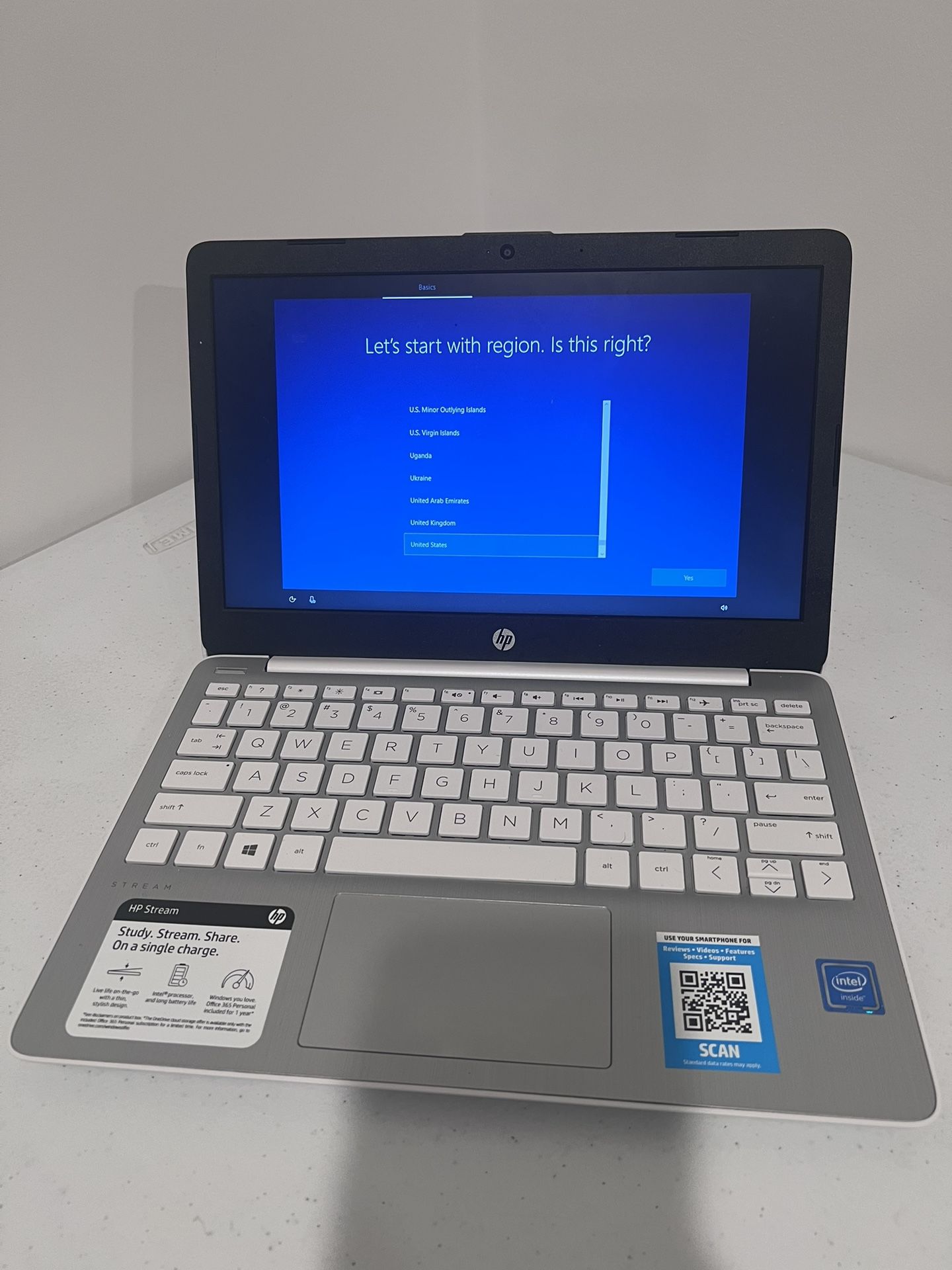 HP stream laptop 11 ak0020nr. In Great Condition. 11”x7.5” Thin Design For On The Go Long Battery Life Windows Office 365 Must Create An Account.