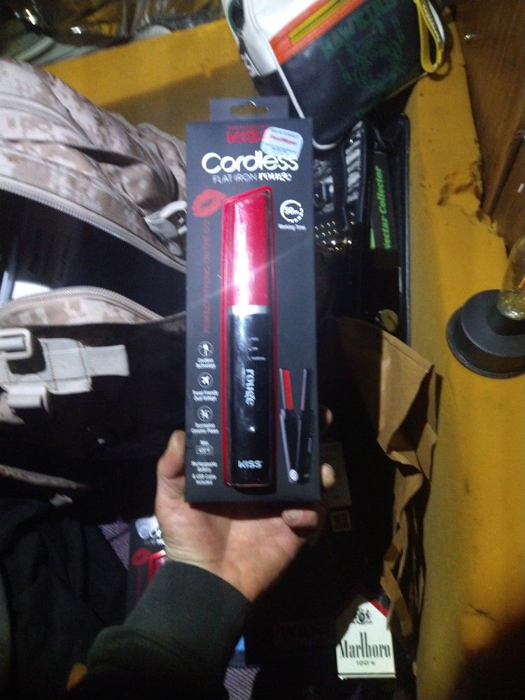 Kiss Cordless Flat Iron