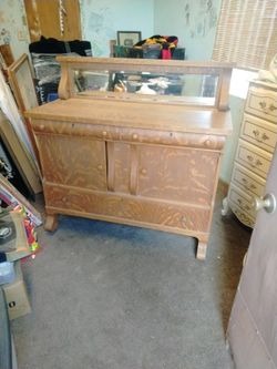 Vintage 3 Drawer Dresser With Mirror 