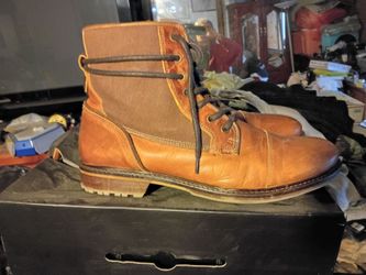 Botas marca Aldo.