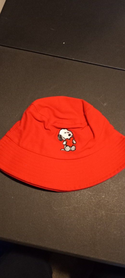 Very Cute Adult Red Peanuts/Snoopy Bucket Hat