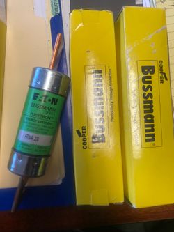 3 R Phase Disconnect Fuses and Box