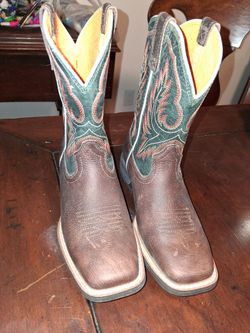Aariat boots size 1