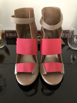 Rachel Roy tan and pink heels