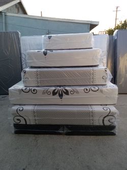 Full Size Memory Foam Mattress 12"    new mattress in a plastic sealed