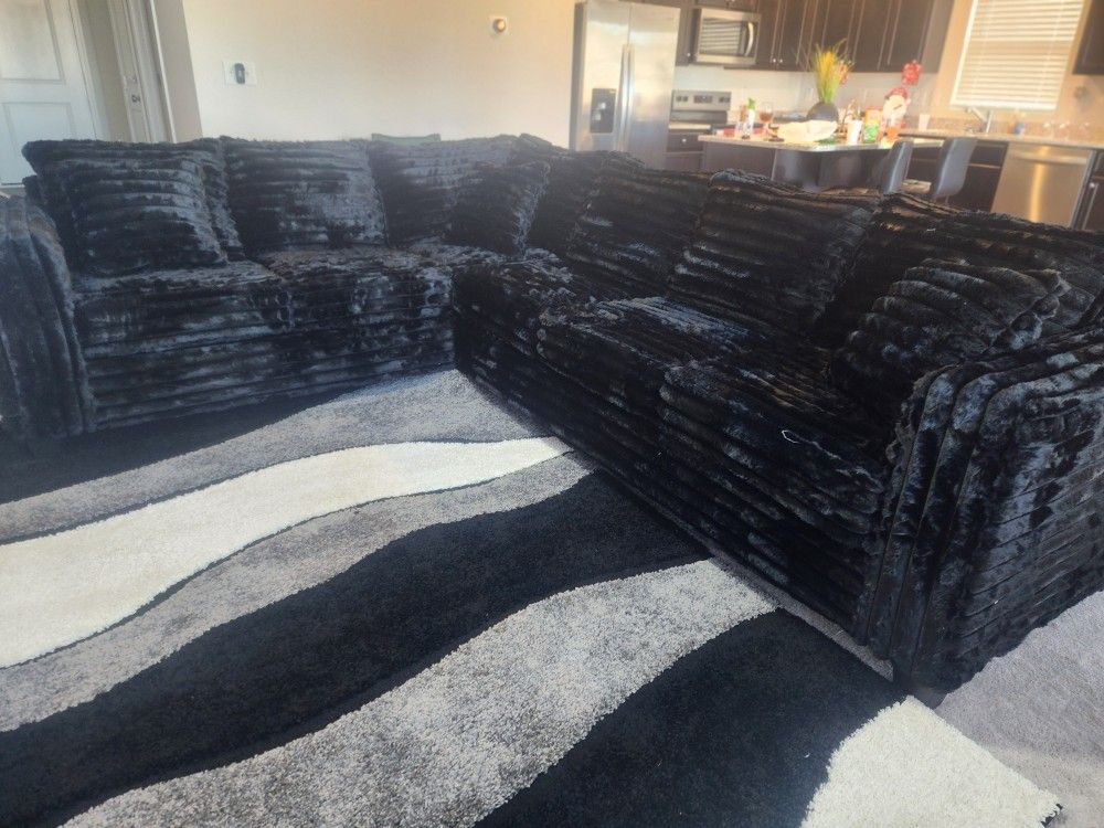 Sale! Brand New Byers Market Wham Black Thick Corduroy 2pc Full Length Sectionals
*Tax included 😮
