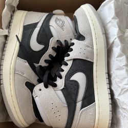 Air Jordan 1 size 7.5 women’s 