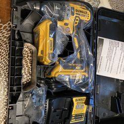 DEWALT DRILL 