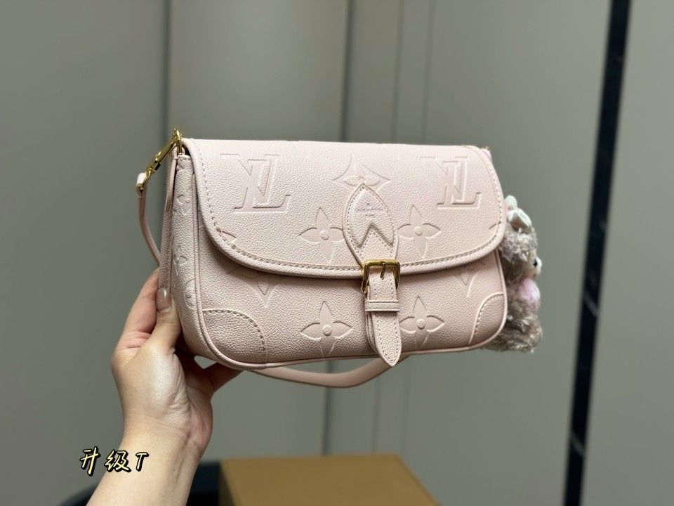 Brand new women's luxury messenger bag