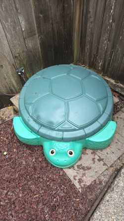 Free Kids outdoor sandbox