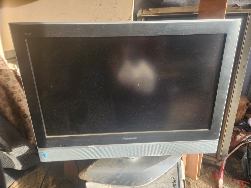 Panasonic 32" LCD TV