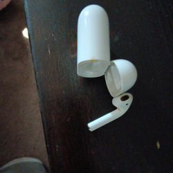 1 Airpod $65 Dólar