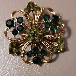 Vintage Look Green Floral Brooch