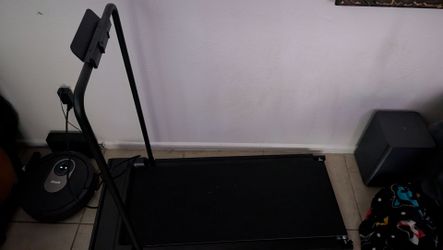Walking pad with handle and remote