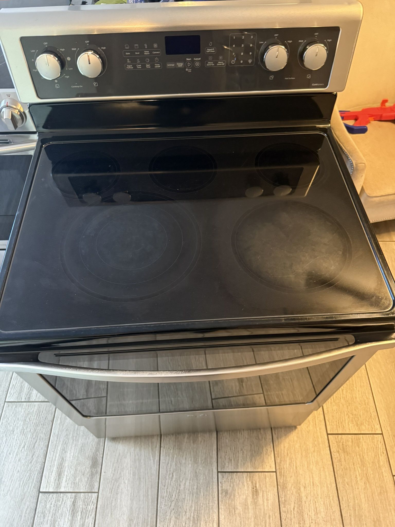 Clean Whirlpool Electric Oven / Range