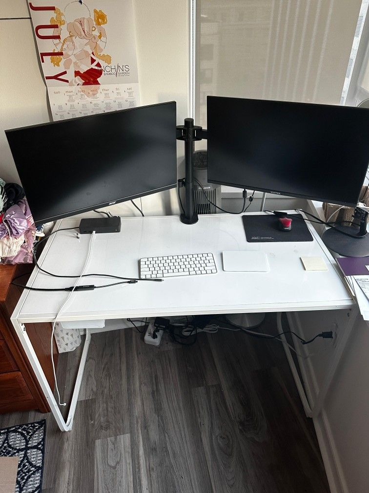 Monitors With Arm