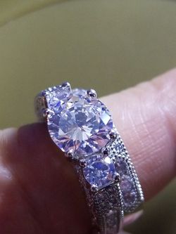 Gorgeous WOMAN'S round cut wedding engagement promises ring size 7.0