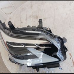 2020 to 2023 Lexus Gx460 Passenger Side Headlight OEM 