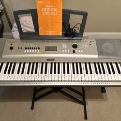 Yamaha DGX-230  YPG-235 Portable Keyboard