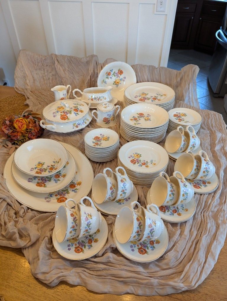 Crookesville China Iva Lure Yellow Rose And Orange Poppy Design Circa 1940's - 83 Pieces