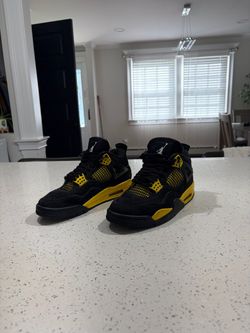 Jordan 4 Yellow Thunders