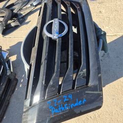 Nissan Pathfinder Grille Oem
