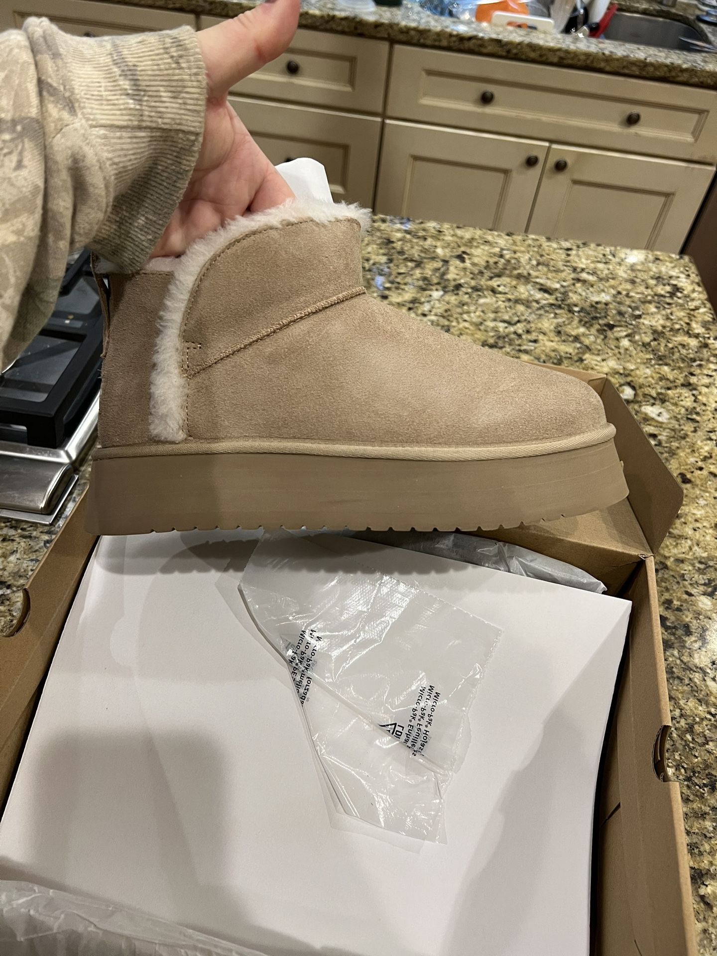 New Koolaburra By UGG Mini Platform Boots Size 10