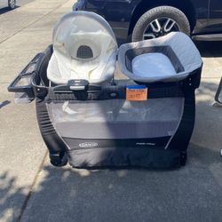 Graco Pack n play Deluxe