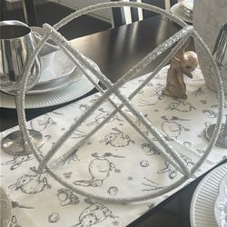 Glam table decor