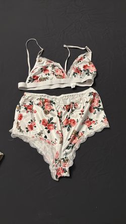 New lingerie medium with roses