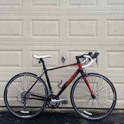 Giant Defy 5 Road Bike – Medium Frame – Like New Bicycle