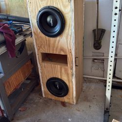 Dual 12 Subwoofers With Amp