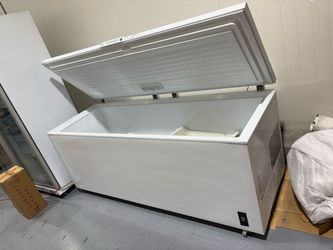 Commercial chest freezer