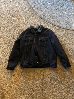 XL black Levi’s jacket