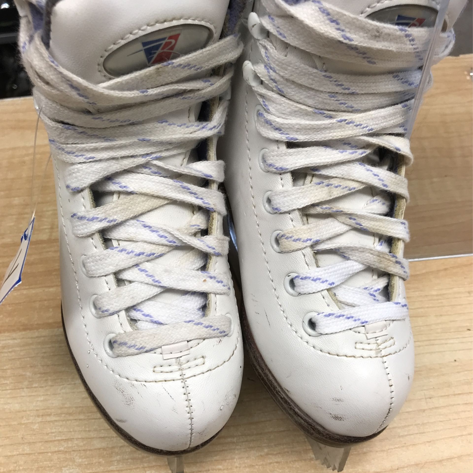 Riedell Opal Jr 10 Figure Ice Skates for Sale in Seattle, WA OfferUp
