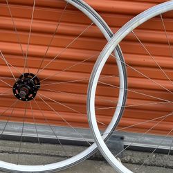 700 Bike Wheel Set