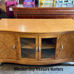 🌟 Solid Wood Entertainment Stand – Glass Doors & Storage 🌟