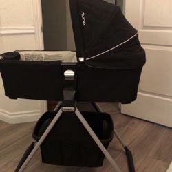 Nuna Mixx Bassinet And Stand 