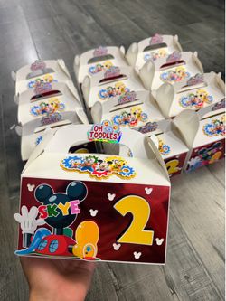 CUSTOM PARTY FAVOR BOXES
