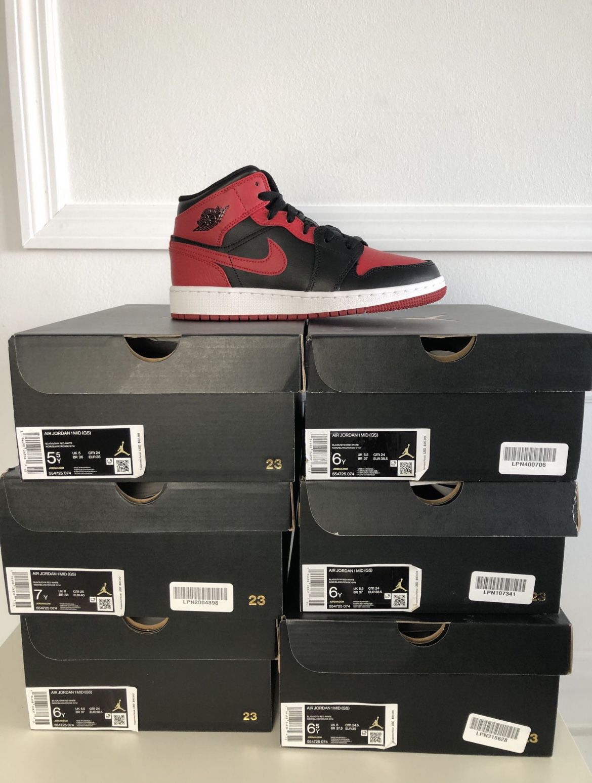 6 Pairs of Jordan 1 Mid Banned (GS)
