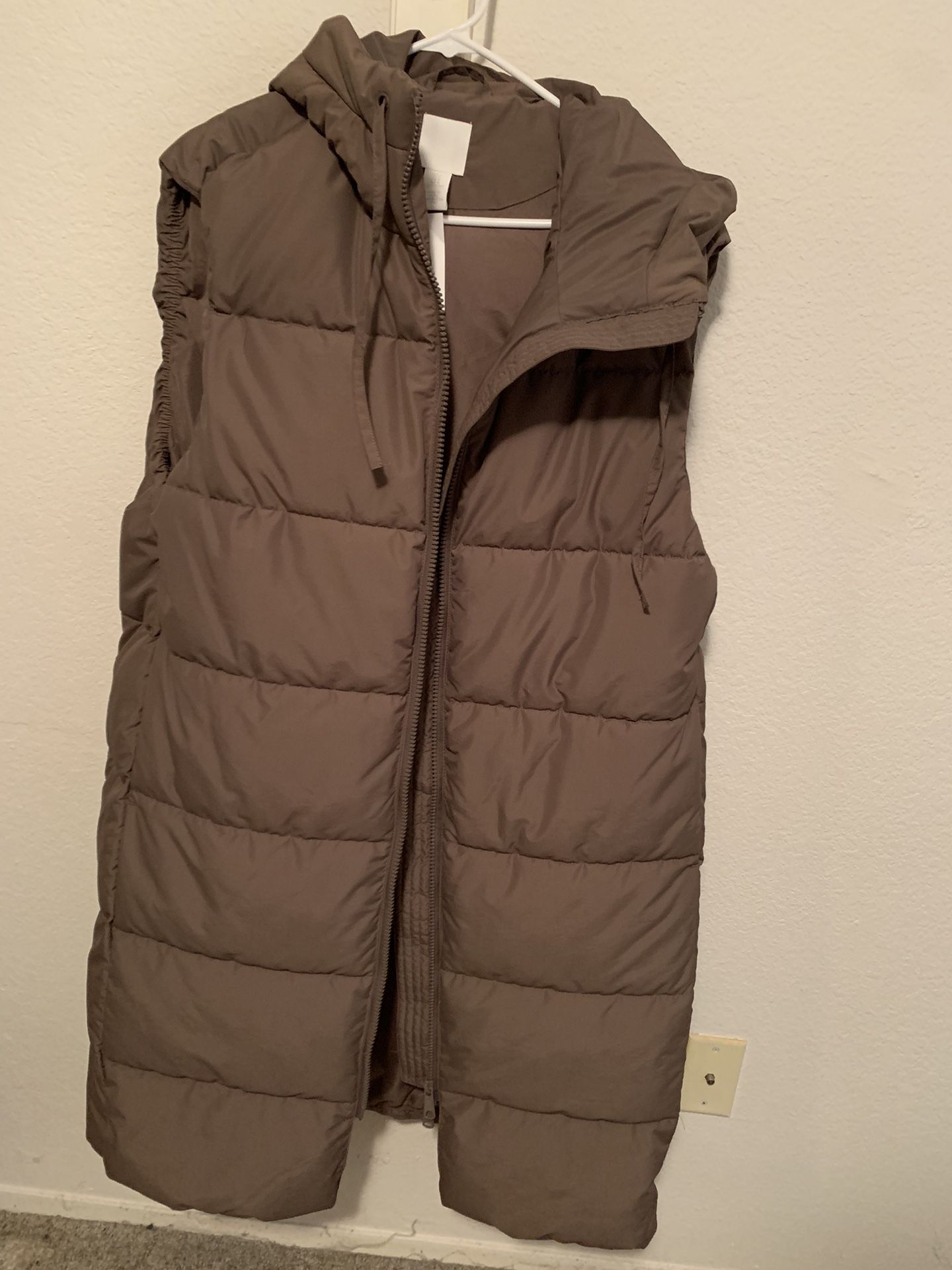 Brand New (Medium ) Puffer Best
