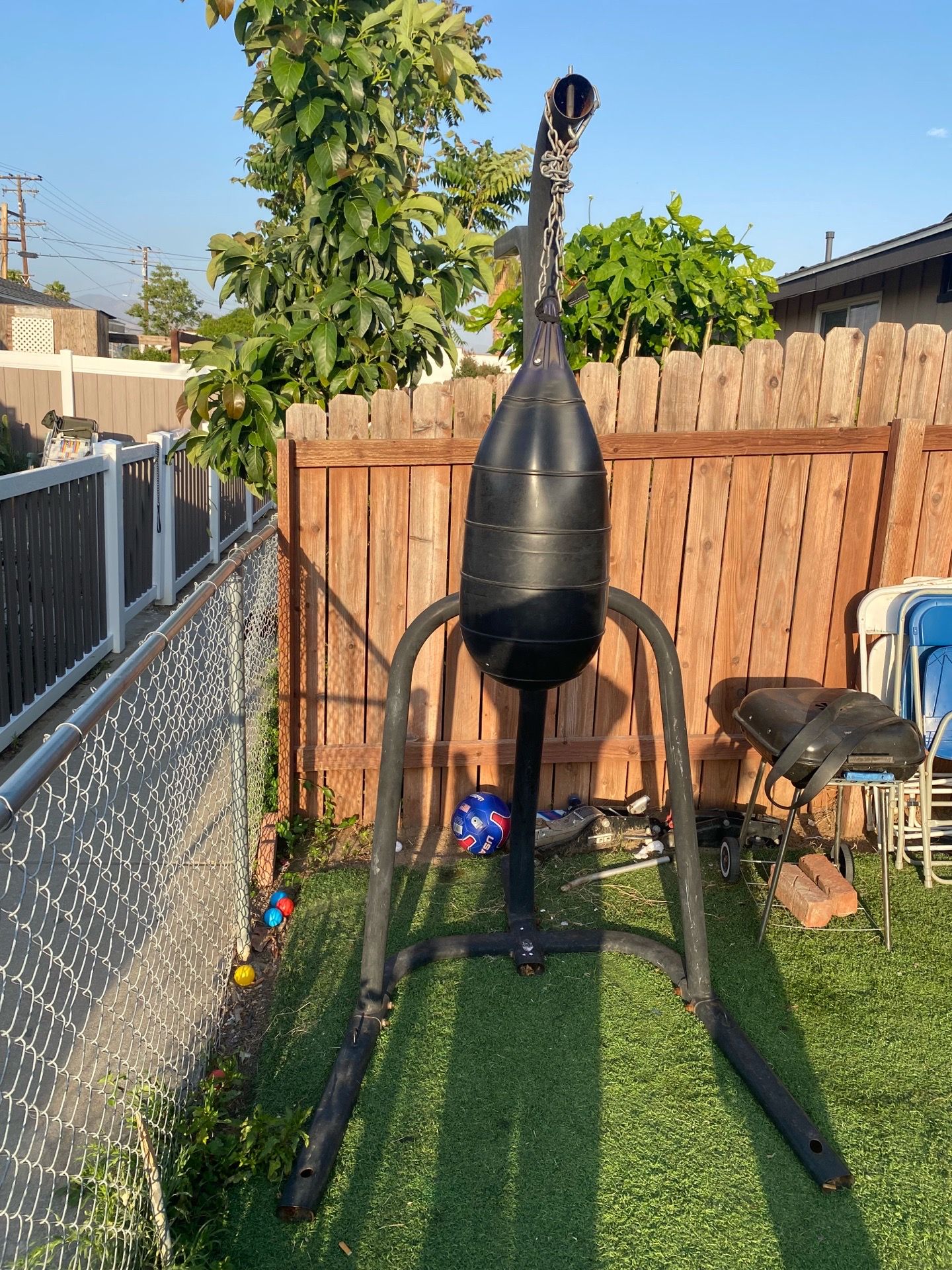 EVERLAST PUNCHING WATER BAG WITH STAND USED