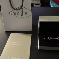 Van Cleef Arpels Vintage Alhambra bracelet, 5 motifs 18K yellow gold, Carnelian 