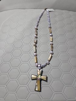 LEE SANDS CROSS NECKLACE MOTHER OF PEARL ABALONE FRESHWATER