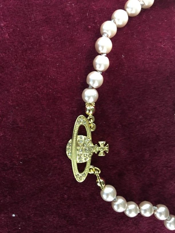 Vivienne Westwood Mini Bas Relief Choker in Gold