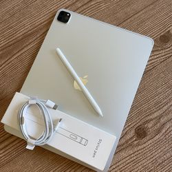 iPad Pro 12.9” (2020 model / Fave ID) 4th Generation 512GB  with  keyboard case and pen & Accessories 