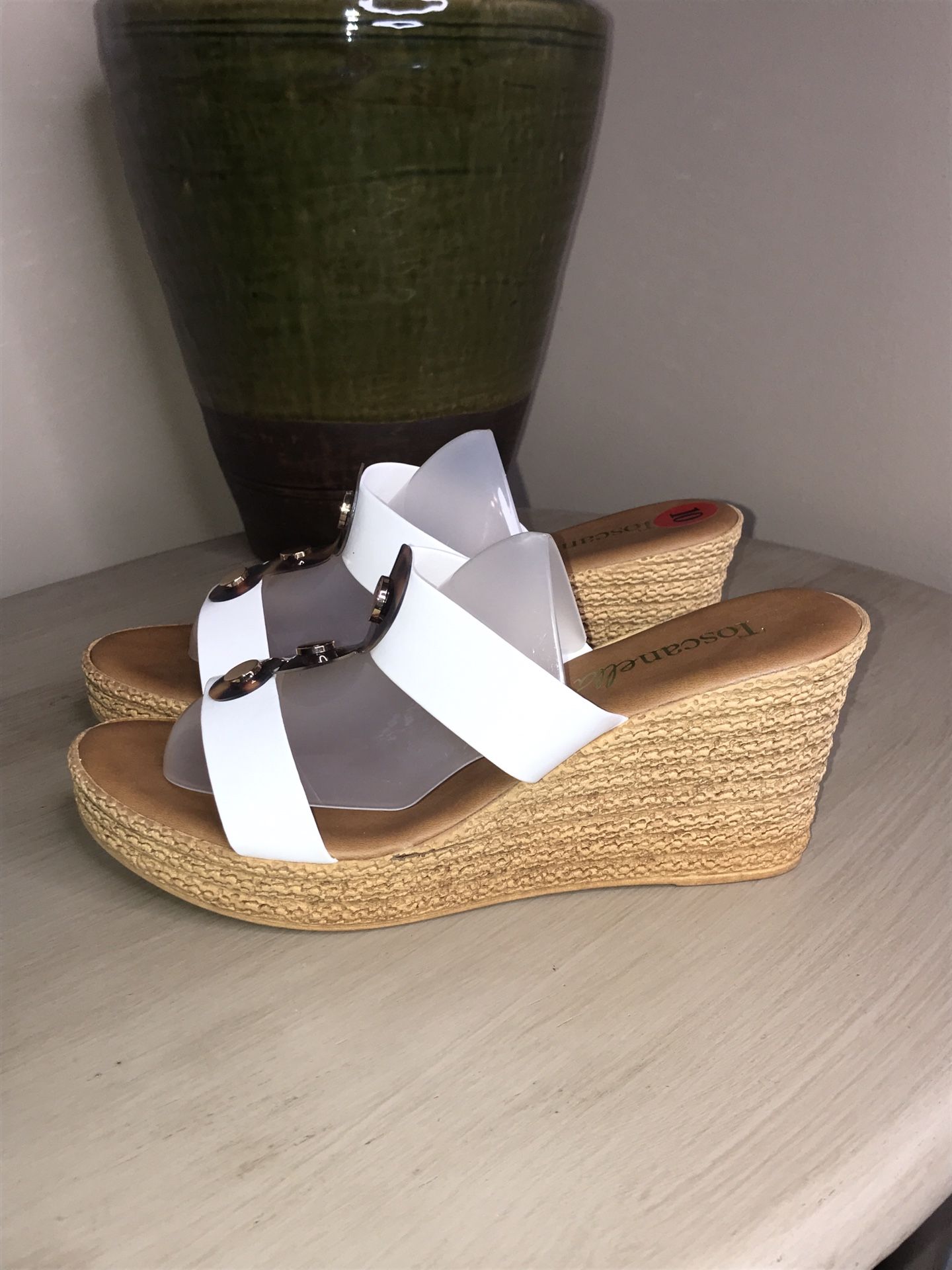 NEW Toscanella Deane White Tortoise Slip on comfort Sandal Size 10 Made in Italy New Without Box.